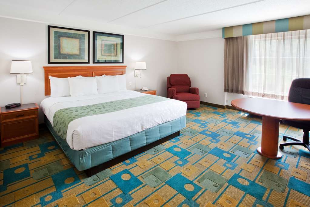 La Quinta By Wyndham Atlanta Conyers Hotel Room photo