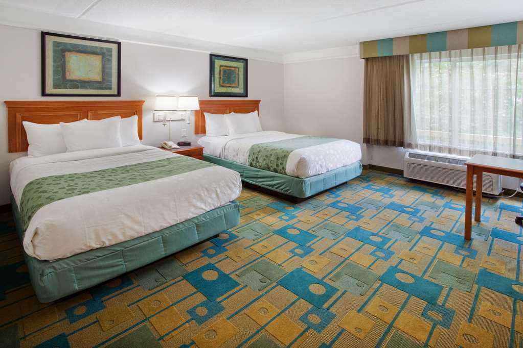 La Quinta By Wyndham Atlanta Conyers Hotel Room photo